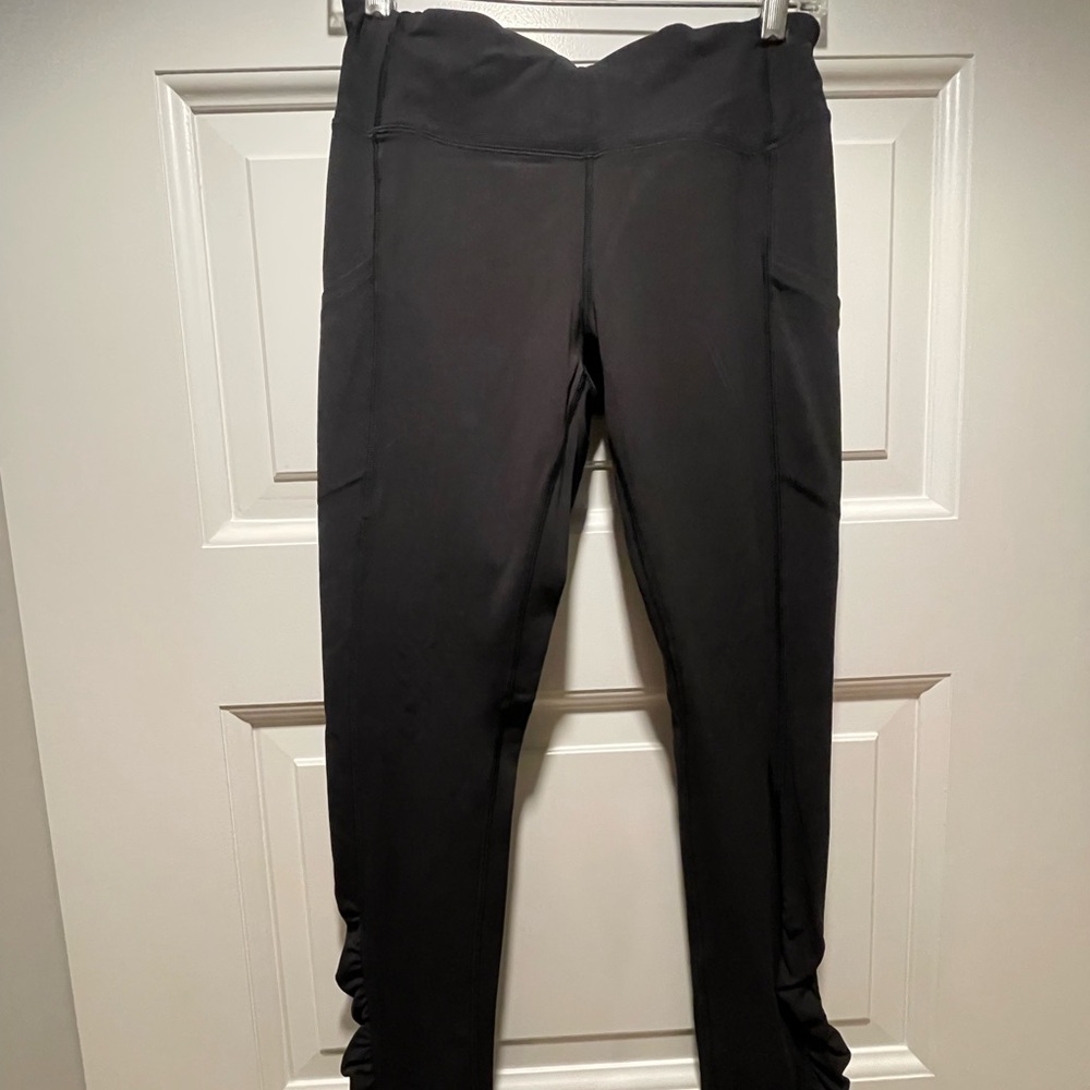 Lululemon!! Black Leggins with side leg pockets & small back pocket. Size 6
